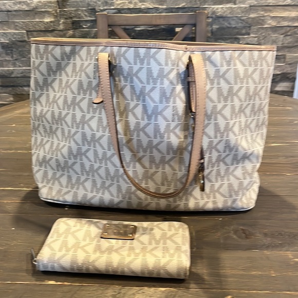 Michael Kors purse and wallet - Picture 4 of 4